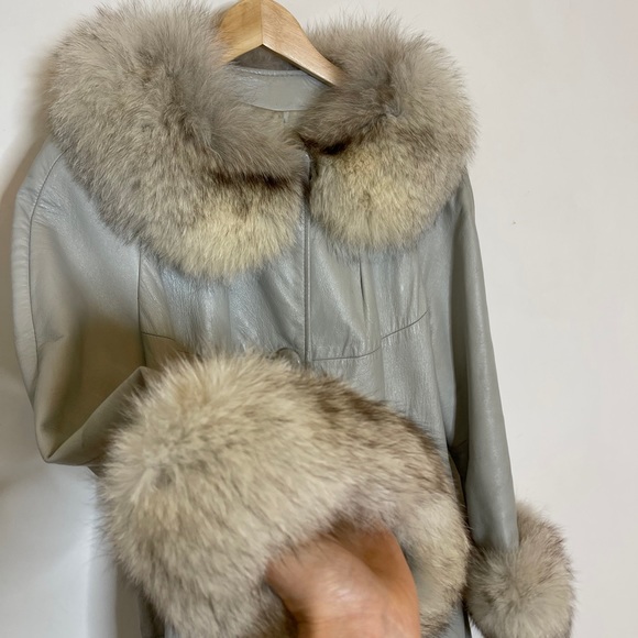Gorgeous vintage leather and fur coat trench - Picture 4 of 16